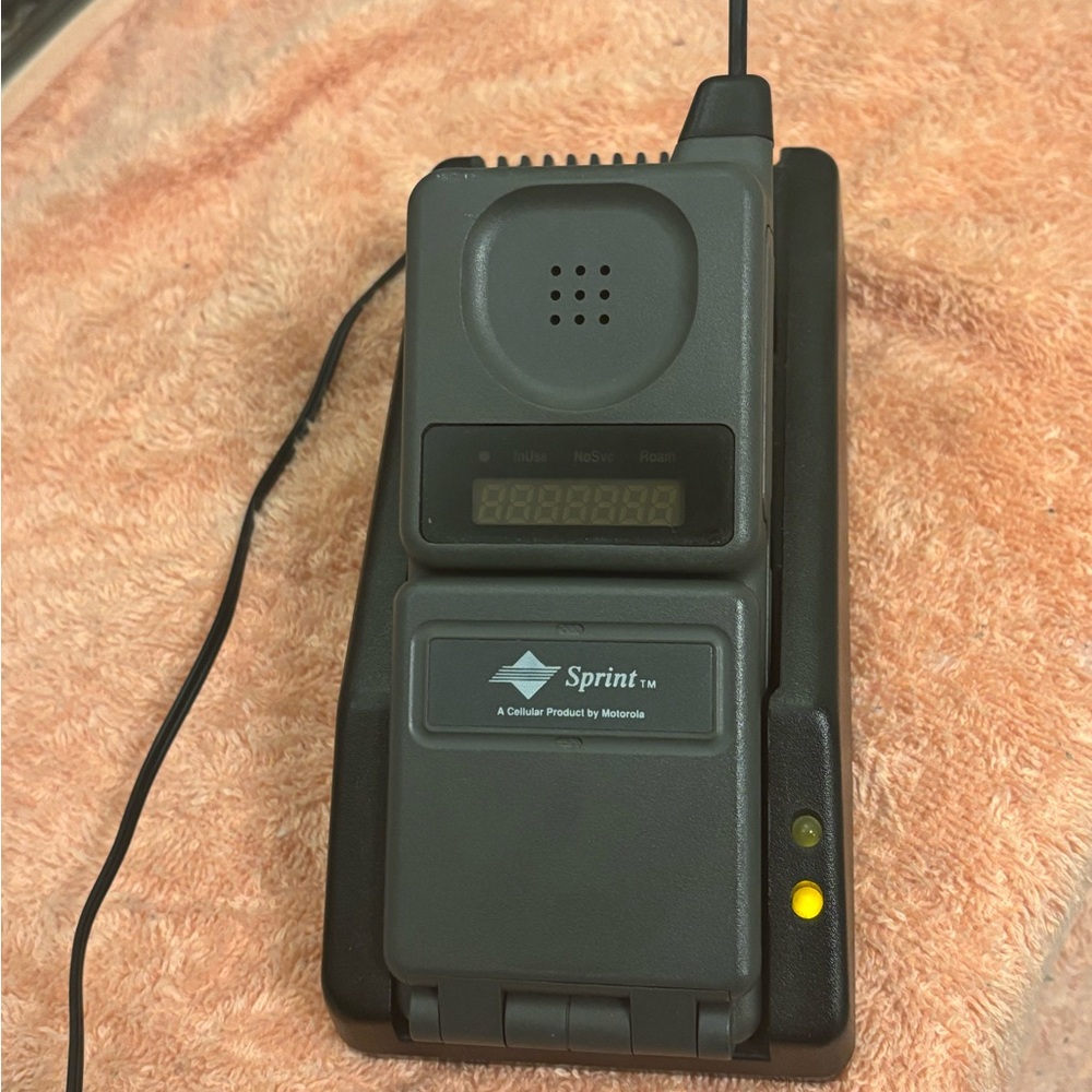 Vintage Motorola Black flip cell phone
